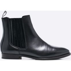 Marc O'Polo - Botki. Czarne buty zimowe damskie marki Marc O'Polo, z materiału, na obcasie. W wyprzedaży za 449,90 zł.