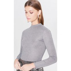 Błyszcząca bluzka ze stójką - Szary. Szare bluzki damskie Mohito, s, bez wzorów, ze stójką, bez rękawów. W wyprzedaży za 39,99 zł.