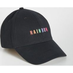 Czapka z daszkiem Rainbow - Czarny. Czarne czapki damskie Sinsay, bez wzorów. Za 14,99 zł.