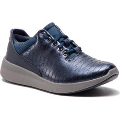 Półbuty CLARKS - Un Alfresco Lo 261379804 Navy. Niebieskie półbuty damskie skórzane marki Clarks, na płaskiej podeszwie. W wyprzedaży za 319,00 zł.