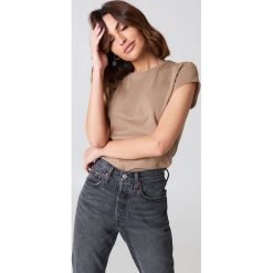 NA-KD Basic T-shirt z surowym wykończeniem - Brown,Beige. Różowe t-shirty damskie marki NA-KD Basic, z bawełny. Za 52,95 zł.