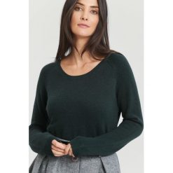Ciemnozielony Sweter Average. Zielone swetry klasyczne damskie marki other, na jesień, l. Za 79,99 zł.
