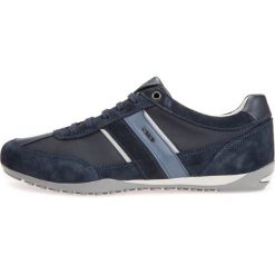 Geox tenisówki męskie Wells 41 ciemnoniebieskie. Niebieskie trampki męskie Geox, bez wzorów, z zamszu, bez zapięcia. W wyprzedaży za 365,00 zł.