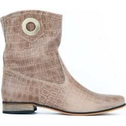 Wsuwane botki za kostkę z tłoczeniem - skóra naturalna - model 270 - kolor taupe. Botki damskie Zapato, ze skóry, klasyczne, za kostkę, bez obcasa, bez zapięcia. W wyprzedaży za 319,20 zł.