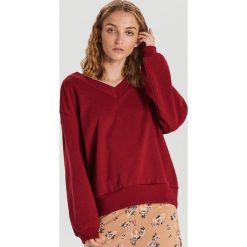 Gładka bluza oversize - Fioletowy. Fioletowe bluzy damskie Cropp, s, bez wzorów, bez rękawów, bez kaptura. Za 69,99 zł.