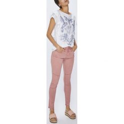 Medicine - Jeansy Basic. Różowe rurki damskie MEDICINE. W wyprzedaży za 59,90 zł.