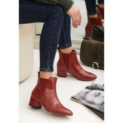 Bordowe Botki Sacaton. Czerwone botki damskie Renee, bez obcasa, na obcasie, bez zapięcia. Za 129,99 zł.