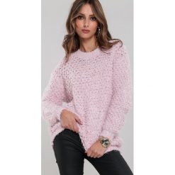 Różowy Sweter Amalie. Różowe swetry damskie Renee, uniwersalny, bez wzorów, z dzianiny, casualowe, z długim rękawem, długie, bez kaptura. Za 79,99 zł.