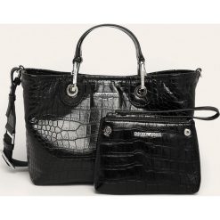 Emporio Armani - Torebka. Czarne listonoszki damskie Emporio Armani, w paski, z bawełny, na ramię, bez dodatków. Za 1099,00 zł.