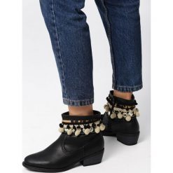 Czarne Botki Elliana. Czarne botki damskie Born2be, boho, z okrągłym noskiem, na niskim obcasie, na zamek. Za 119,99 zł.