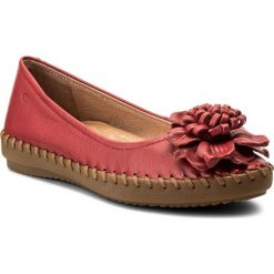 Półbuty JOSEF SEIBEL - Kathie 01 62601 786 400 Rot. Czerwone półbuty damskie skórzane marki Josef Seibel, na płaskiej podeszwie. W wyprzedaży za 259,00 zł.