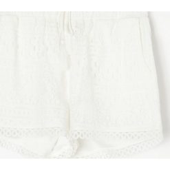 Koronkowe szorty - Kremowy. Białe szorty damskie Reserved, s, bez wzorów, z koronki. Za 59,99 zł.