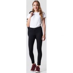 Cheap Monday Jeansy ze średnim stanem Spray - Black. Czarne jeansy damskie marki Cheap Monday. Za 161,95 zł.