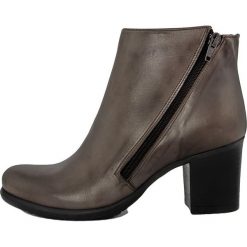 Skórzane botki "Pia" w kolorze brązowym. Pomarańczowe botki damskie Bluetag, Gusto, bez obcasa, bez zapięcia. W wyprzedaży za 276,95 zł.