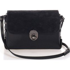 Skórzana torebka w kolorze czarnym - 26 x 17 x 9 cm. Czarne torebki klasyczne damskie Black Bags, w paski, ze skóry, na ramię, bez dodatków. W wyprzedaży za 263,95 zł.