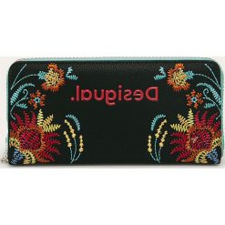 Desigual - Portfel. Żółte portfele damskie Desigual, z haftami, z poliesteru. W wyprzedaży za 149,90 zł.