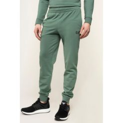 Spodnie dresowe EA7 Emporio Armani 8NPP53 PJ05Z 1858. Zielone jeansy męskie EA7 Emporio Armani, xxl, bez wzorów. W wyprzedaży za 299,00 zł.