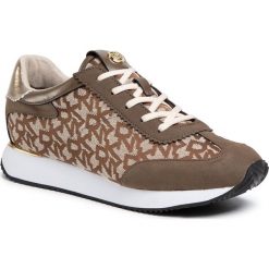 Sneakersy DKNY - Arlie K1044390 Suede Chino Chi. Pomarańczowe półbuty damskie DKNY, na co dzień, bez wzorów, ze skóry ekologicznej, bez obcasa, bez zapięcia. W wyprzedaży za 379,00 zł.