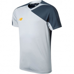 Koszulka treningowa TT Jersey. Szare koszulki do piłki nożnej męskie New Balance, na jesień, m, z jersey. W wyprzedaży za 69,99 zł.