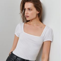 T-shirt z prążkowanej dzianiny - Kremowy. Białe t-shirty damskie Reserved, xs, bez wzorów, z dzianiny, bez kołnierzyka. W wyprzedaży za 19,99 zł.