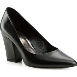 Buty damskie. Czarne czółenka damskie Wittchen, bez wzorów, ze skóry, bez obcasa, na obcasie. W wyprzedaży za 220,15 zł.