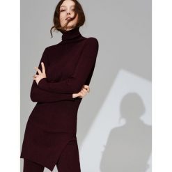 Długi sweter z golfem - Bordowy. Czerwone golfy damskie Reserved, l, z długim rękawem. Za 139,99 zł.