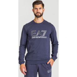BLUZA EA7 EMPORIO ARMANI. Niebieskie bluzy męskie xl, z nadrukiem, z elastanu, z okrągłym kołnierzem. Za 251,40 zł.