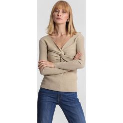 Beżowy Sweter Far Far AWay. Brązowe swetry klasyczne damskie other, na jesień, l. Za 69,99 zł.