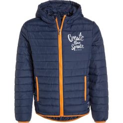 Blue Seven ANORAK Kurtka zimowa dunkelblau. Niebieskie kurtki chłopięce przeciwdeszczowe Blue Seven, na zimę, z materiału. W wyprzedaży za 142,35 zł.