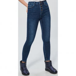 Jeansy High Waist - Granatowy. Niebieskie spodnie z wysokim stanem Cropp, z jeansu. Za 119,99 zł.