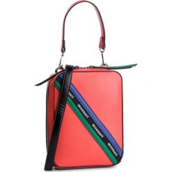 Torebka MONNARI - BAG6250-005 Red. Czerwone torebki klasyczne damskie Monnari, bez wzorów, ze skóry ekologicznej, klasyczne, duże, bez dodatków. W wyprzedaży za 109,00 zł.