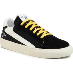 Sneakersy GUESS - Luiss Jr FJ6LUJ FAP12 BLK. Czarne trampki chłopięce Guess, z aplikacjami, z zamszu, na sznurówki. W wyprzedaży za 279,00 zł.