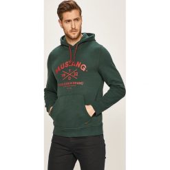 Mustang - Bluza. Zielone bluzy męskie Mustang, s, z nadrukiem, z bawełny, z kapturem, bez rękawów, z kapturem. Za 229,90 zł.