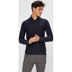 Guess Jeans - Sweter. Niebieskie swetry męskie marki Guess Jeans, xl, z aplikacjami, z bawełny, bez kołnierzyka, bez kaptura. W wyprzedaży za 269,90 zł.