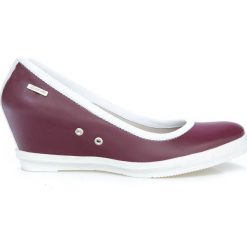 Półbuty na koturnie - skóra naturalna - model 024 - kolor bordowy. Czerwone półbuty damskie Zapato, z nadrukiem, z jeansu, eleganckie, na wysokim obcasie, na platformie, bez zapięcia. W wyprzedaży za 173,40 zł.