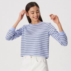 Bluza w kontrastowe paski - Niebieski. Niebieskie bluzy damskie Sinsay, s, w paski, bez rękawów, bez kaptura. Za 39,99 zł.