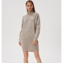 Sukienka sweter z golfem - Beżowy. Brązowe swetry damskie Sinsay, s, bez wzorów, bez rękawów. Za 79,99 zł.