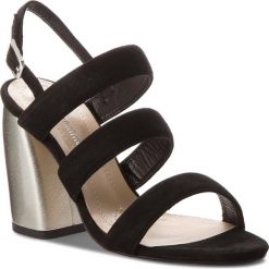 Sandały SOLO FEMME - 26480-57-020/000-07-00 Czarny. Czarne klapki damskie Solo Femme, bez wzorów, ze skóry, bez obcasa, na obcasie. W wyprzedaży za 249,00 zł.
