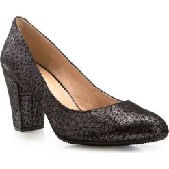 Buty damskie. Szare czółenka damskie Wittchen, ze skóry. W wyprzedaży za 199,90 zł.