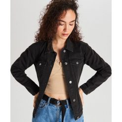Kurtka jeansowa - Czarny. Czarne kurtki damskie Cropp, s, bez wzorów, z jeansu, bez kaptura. Za 99,99 zł.