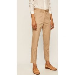 Tommy Hilfiger - Spodnie. Czarne spodnie damskie TOMMY HILFIGER, z haftami, z elastanu. W wyprzedaży za 399,90 zł.