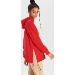 Bluza oversize z kapturem - Czerwony. Czerwone bluzy damskie Cropp, s, bez wzorów, bez rękawów, z kapturem. Za 99,99 zł.