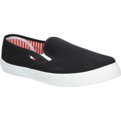 Czarne trampki slip on Mckey DTN112/16BK. Czarne trampki i tenisówki damskie marki Mckey, bez wzorów, bez zapięcia. Za 28,99 zł.