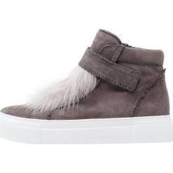 Kennel + Schmenger BIG Ankle boot slate/grey/weiß. Szare botki damskie marki Kennel + Schmenger, ze skóry, bez obcasa, bez zapięcia. W wyprzedaży za 451,60 zł.