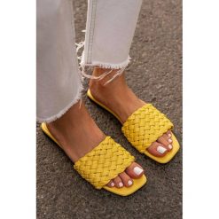 Klapki damskie ROSALA YELLOW. Żółte klapki damskie IVET, bez wzorów, bez obcasa. Za 69,00 zł.