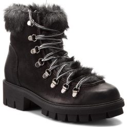 Botki TAMARIS - 1-25280-29 Black Comb 098. Czarne buty zimowe damskie marki Tamaris, z materiału. W wyprzedaży za 219,00 zł.