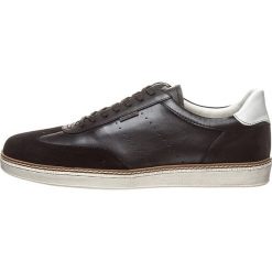 Skórzane sneakersy w kolorze czarnym. Czarne sneakersy męskie Otto Kern, na sznurówki. W wyprzedaży za 259,95 zł.