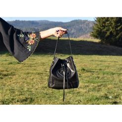 Czarna skórzana torebka HandMade. Czarne torebki klasyczne damskie Pakamera, ze skóry. Za 349,00 zł.