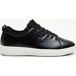 Sneakersy - Czarny. Czarne sneakersy damskie Cropp, bez zapięcia. Za 159,99 zł.