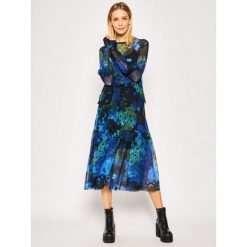 Sukienka codzienna Desigual Orleans 20SWVK64. Niebieskie sukienki damskie Desigual, na co dzień, m, bez wzorów, z elastanu, bez kołnierzyka, bez rękawów, proste. W wyprzedaży za 379,00 zł.
